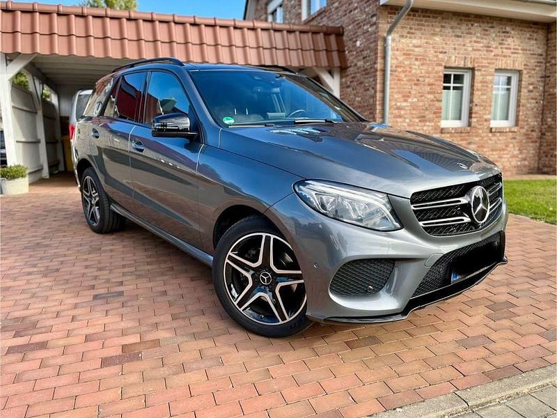 Grau Gebraucht 2018 Mercedes GLE250 SUV | 32.500 € (Etwas zu teuer) - Bild 1/4