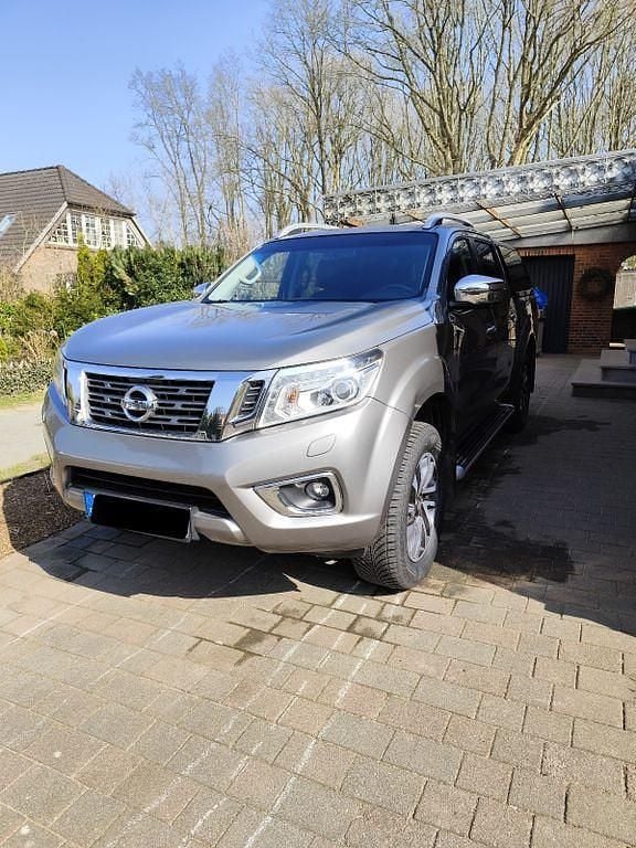 Grau Gebraucht 2016 Nissan Navara Tekna Abholung | 21.999 € (Guter Preis) - Bild 1/4