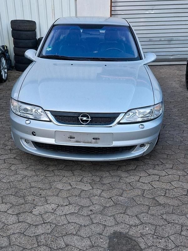 Silber Gebraucht 2000 Opel Vectra Limousine | 600 € (Superpreis) - Bild 1/4