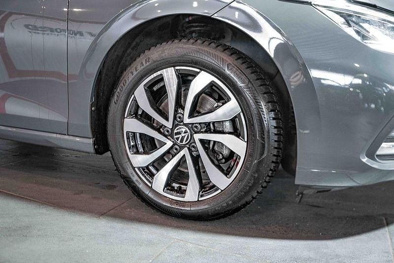 Gebraucht VW Golf VIII Active 150 PS (110 kW) 2021 Grau Limousine