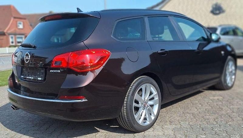 Gebraucht Opel Astra Edition 165 PS (121 kW) 2013 Braun Kombi