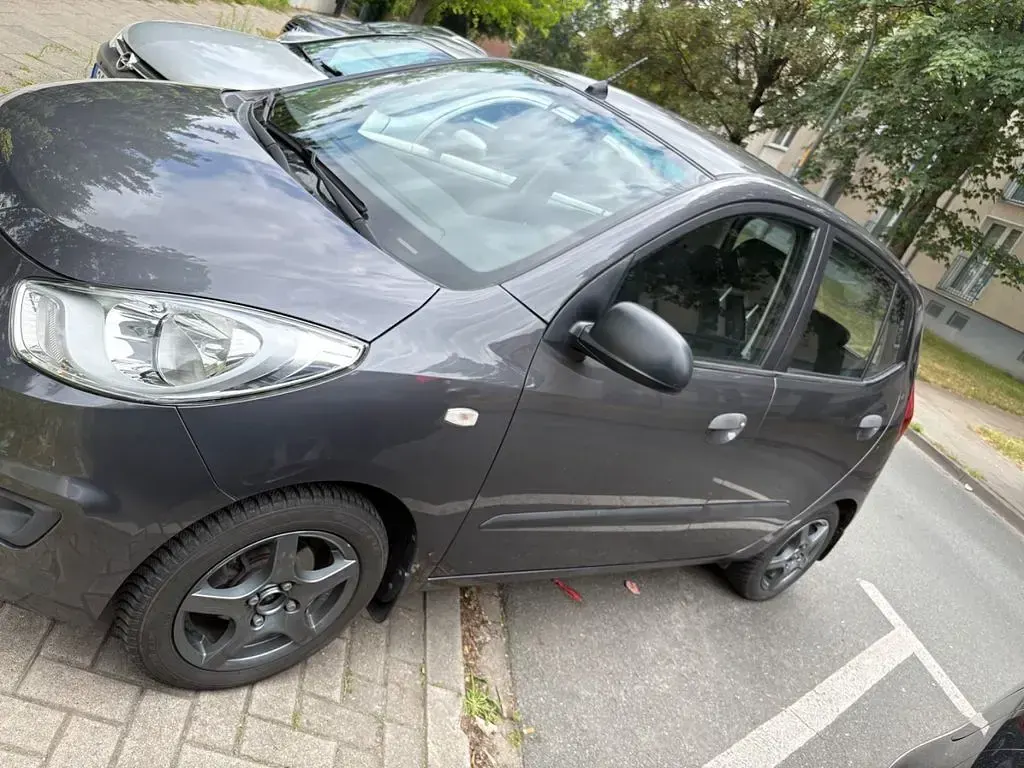 Gebraucht Hyundai i10 Edition 69 PS (50 kW) 2013 Grau Kleinwagen