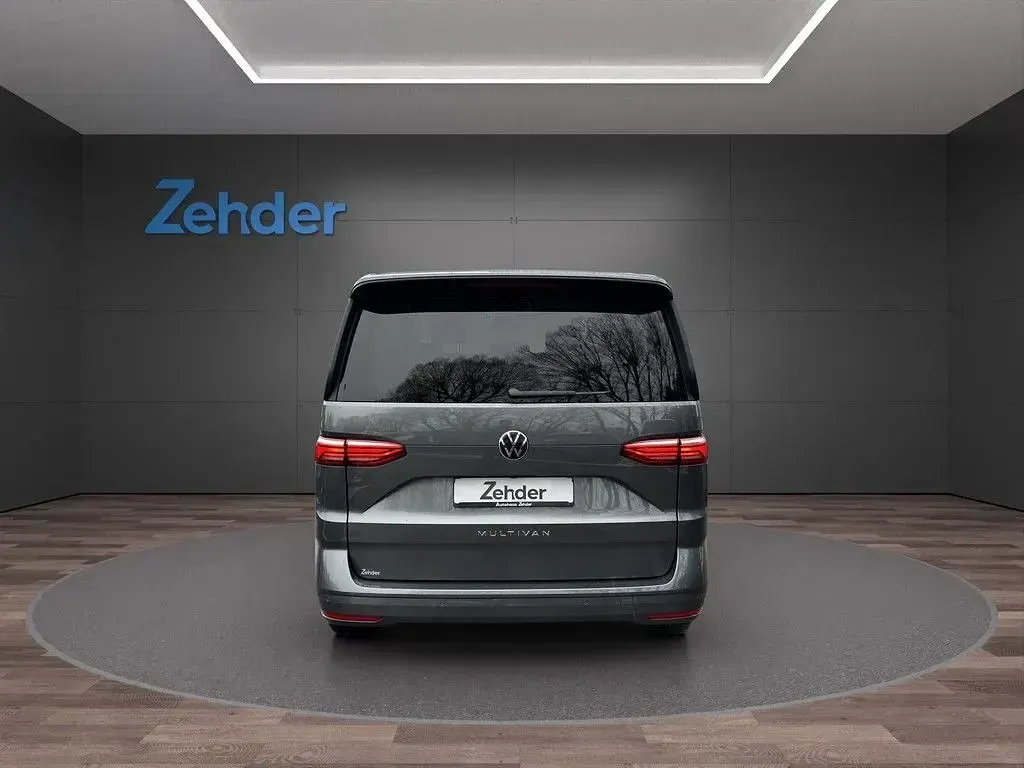 Gebraucht VW Multivan Life 204 PS (150 kW) 2025 Grau Van / Kleinbus