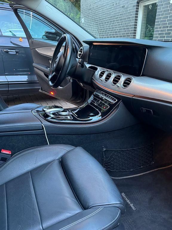 Gebraucht Mercedes E220 Avantgarde 194 PS (142 kW) 2017 Schwarz Limousine