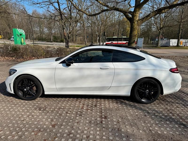 Gebraucht Mercedes C300 258 PS (189 kW) 2019 Weiß Coupé