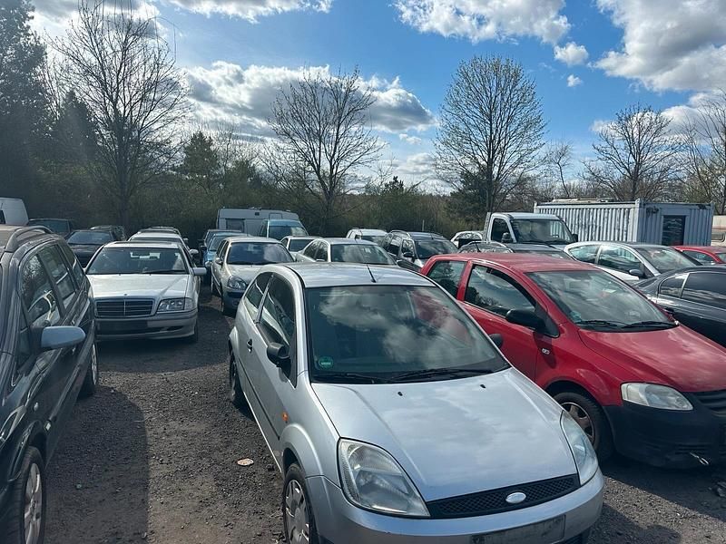Silber Gebraucht 2003 Ford Fiesta Kleinwagen | 550 € (Superpreis) - Bild 1/4