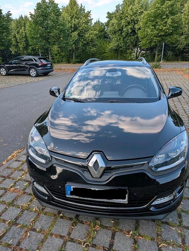 Schwarz Gebraucht 2015 Renault Mégane GrandTour Bose Edition Kombi | 7.750 € (Etwas zu teuer) - Bild 1/4