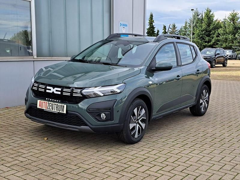 Oxidgrün Neu 2025 Dacia Sandero Expression Kleinwagen | 17.490 € - Bild 1/4