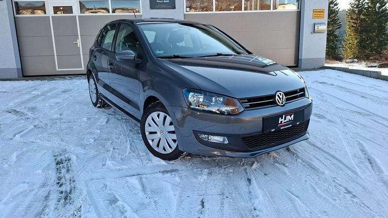 Silber Gebraucht 2013 VW Polo Comfortline Limousine | 8.299 € (Fairer Preis) - Bild 1/4