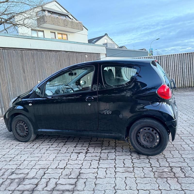 Gebraucht Toyota Aygo 68 PS (50 kW) 2006 Schwarz Kleinwagen