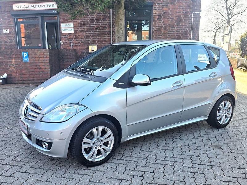 Gebraucht Mercedes A200 140 PS (102 kW) 2012 Silber Limousine