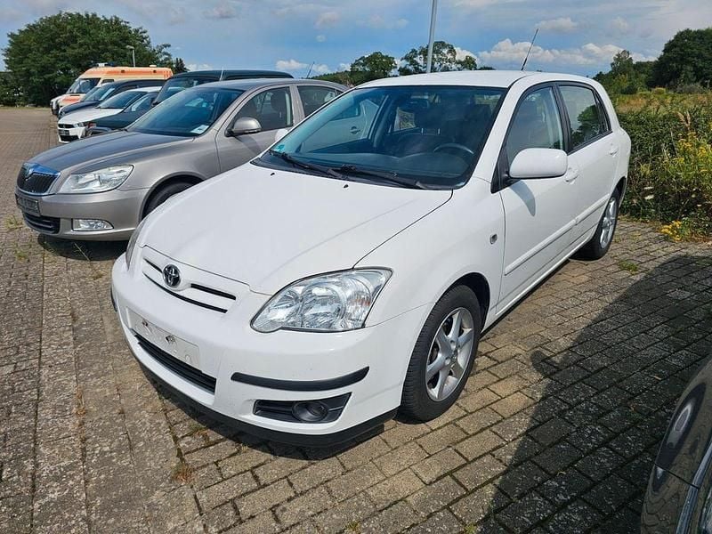 Weiß Gebraucht 2005 Toyota Corolla Executive Limousine | 5.499 € (Etwas zu teuer) - Bild 1/4