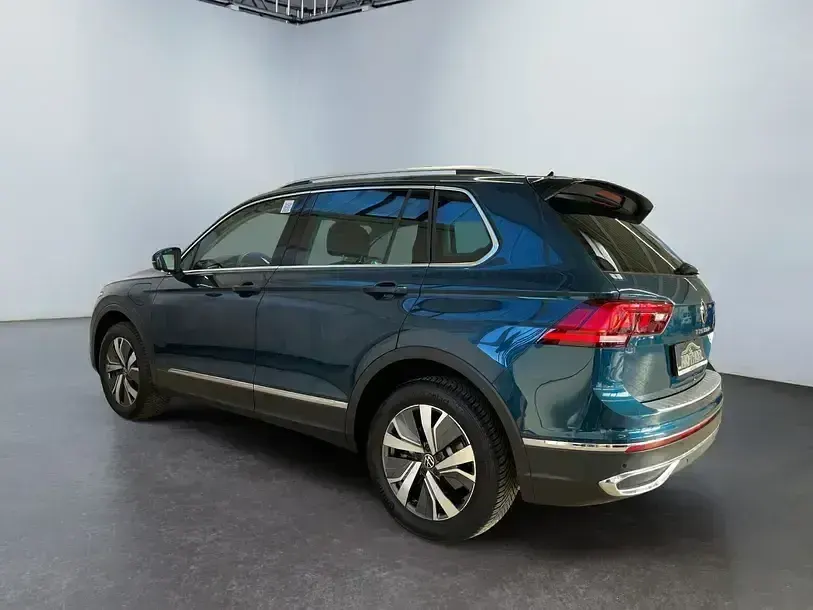 Gebraucht VW Tiguan Elegance 245 PS (180 kW) 2023 Nightshade blue SUV