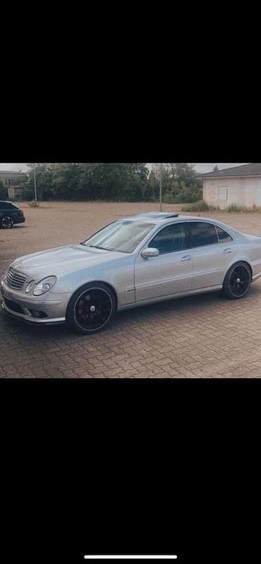 Silber Gebraucht 2004 Mercedes E320 AMG Limousine | 6.400 € (Fairer Preis) - Bild 1/4