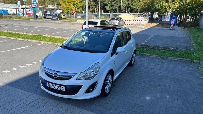 Usata Opel Corsa Color Edition 69 CV (50 kW) 2012 Bianco Utilitaria