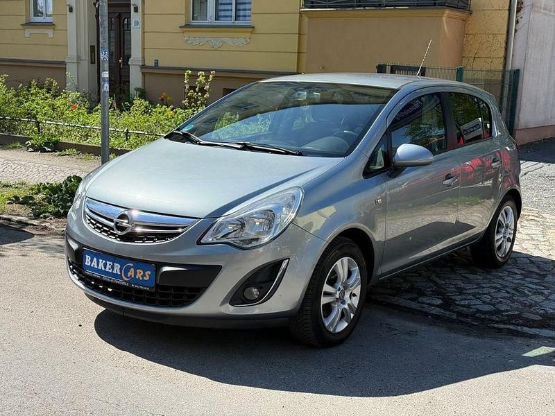 Usata Opel Corsa Satellite 69 CV (50 kW) 2011 Argento Utilitaria