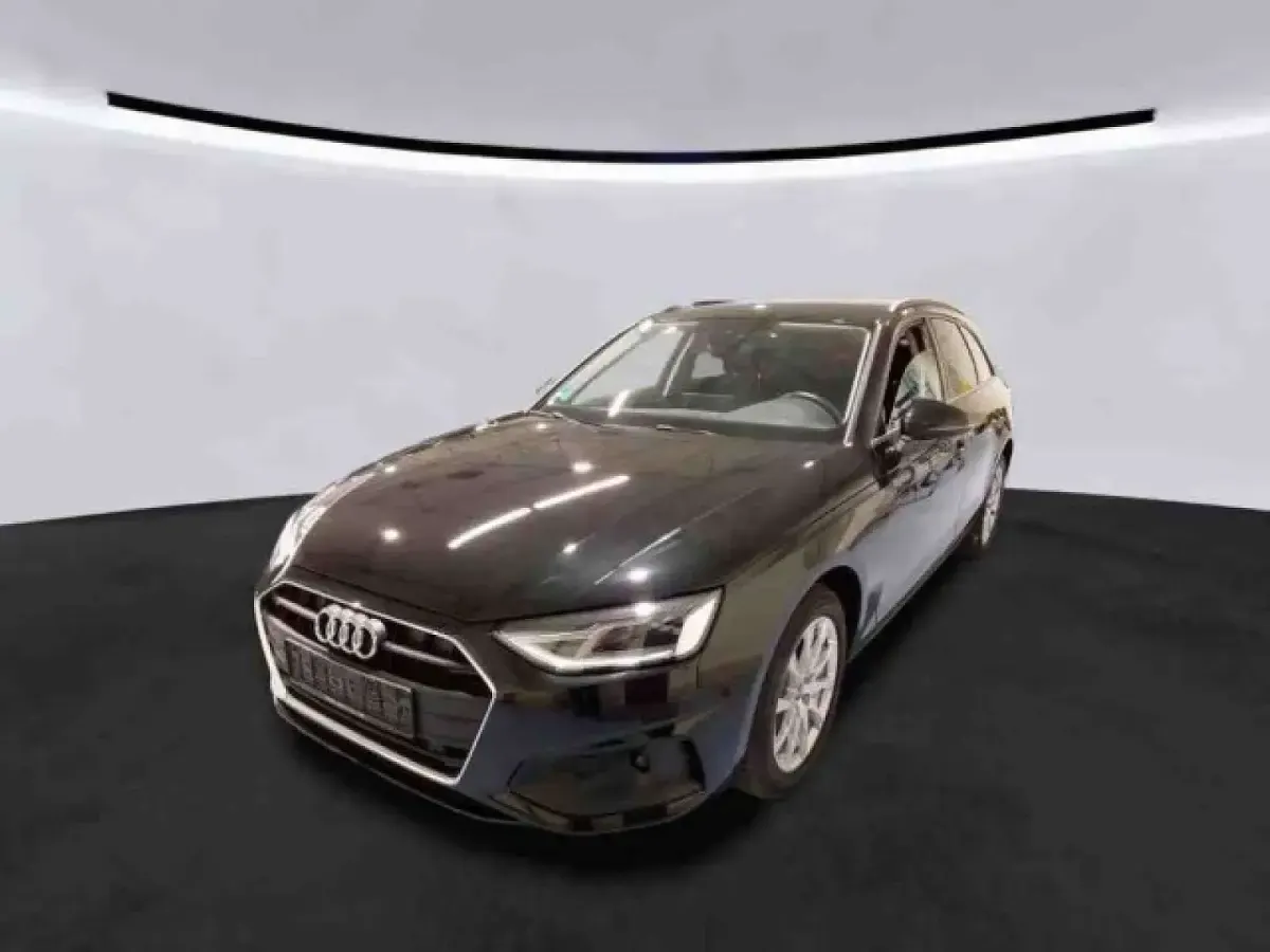 Gebraucht Audi A4 Basis 150 PS (110 kW) 2022 Mythosschwarz metallic Kombi