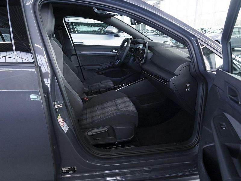 Gebraucht VW Golf VIII GTE 177 PS (130 kW) 2025 Grau / delfingrau Limousine
