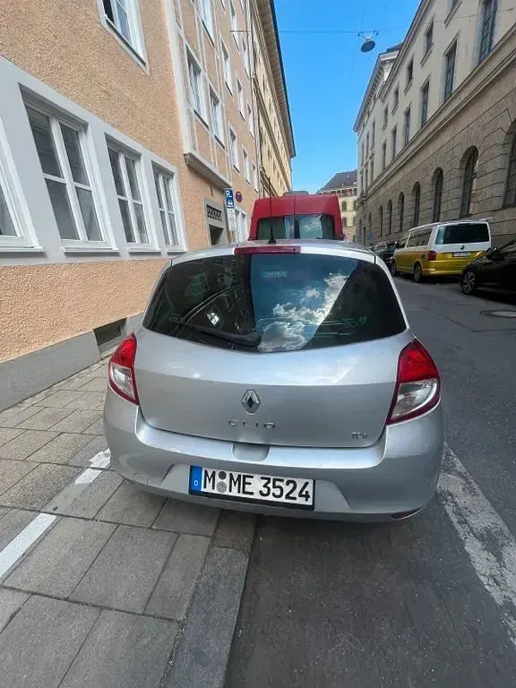 Gebraucht Renault Clio II 103 PS (75 kW) 2011 Silber Limousine