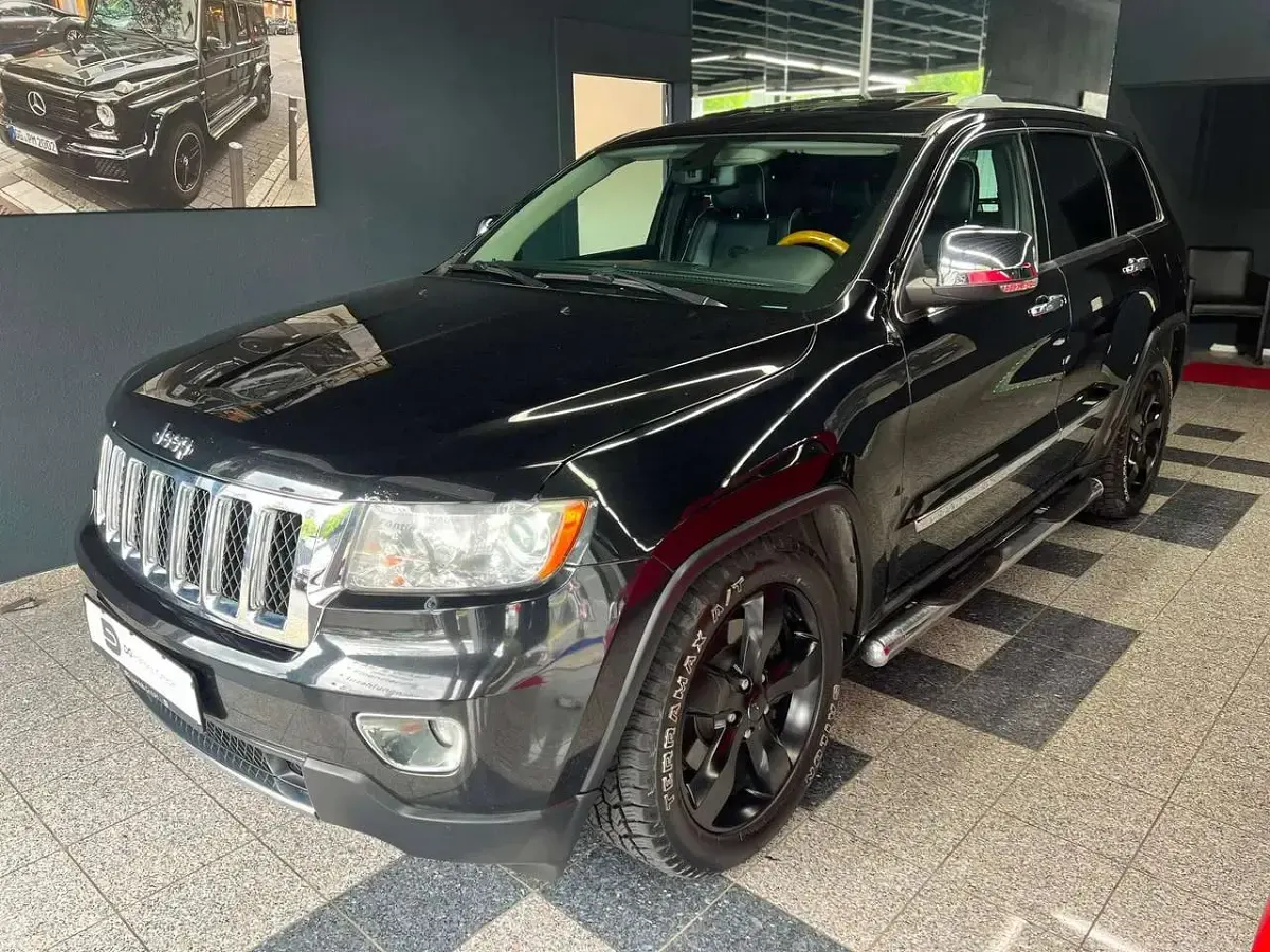 Gebraucht Jeep Grand Cherokee Overland 352 PS (258 kW) 2011 Brilliant black crystal pearl SUV