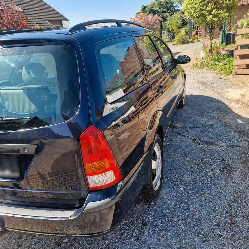 Usata Ford Focus 85 CV (62 kW) 2004 Blu Station wagon