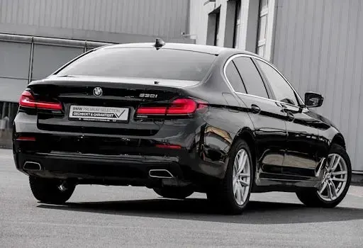 Gebraucht BMW 530 Efficient Dynamics 252 PS (185 kW) 2022 Schwarz Limousine
