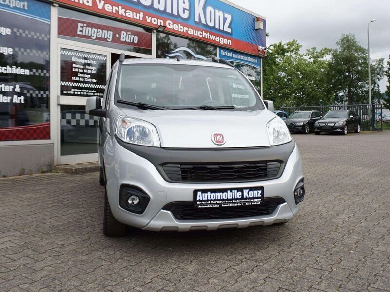 Grau Gebraucht 2019 Fiat Qubo Trekking Van / Kleinbus | 11.400 € (Etwas zu teuer) - Bild 1/4
