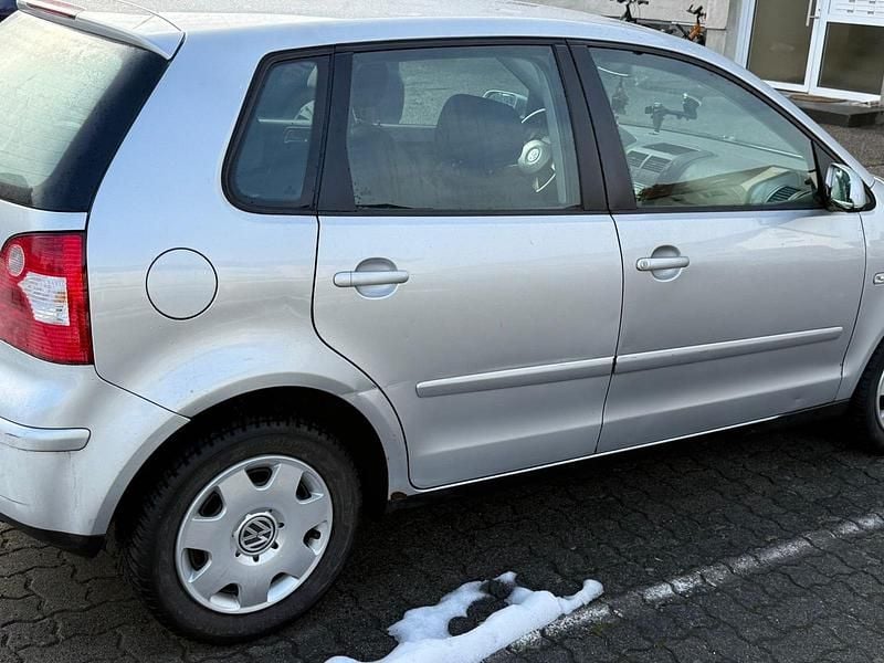 Gebraucht VW Polo 75 PS (55 kW) 2004 Silber Kleinwagen