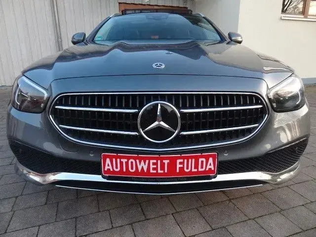 Gebraucht Mercedes E400 Avantgarde 330 PS (242 kW) 2022 Grau Limousine