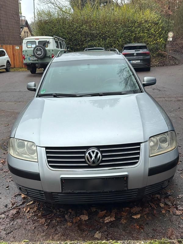 Silber Gebraucht 2003 VW Passat Kombi | 1.100 € (Superpreis) - Bild 1/4