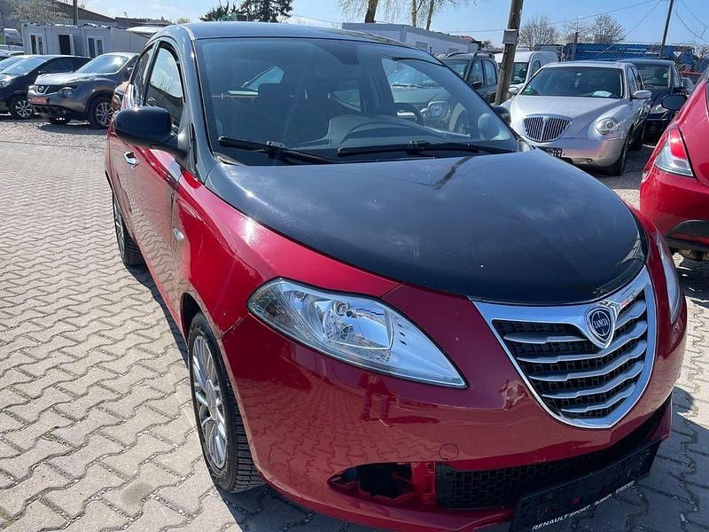 Gebraucht Lancia Ypsilon 69 PS (50 kW) 2013 Rot Kleinwagen