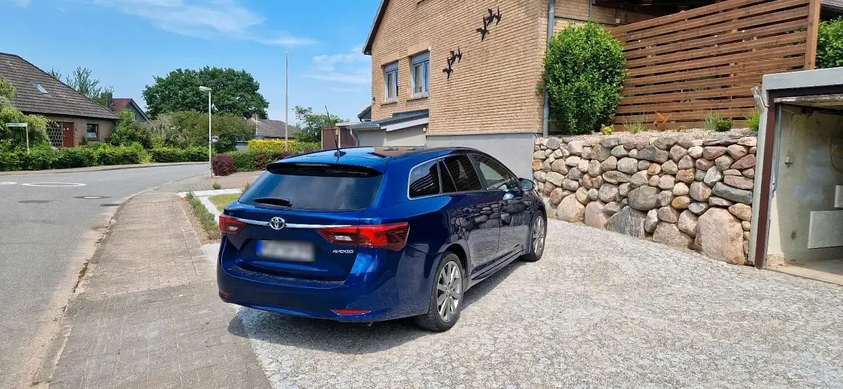 Gebraucht Toyota Avensis Edition-S 143 PS (105 kW) 2016 Blau Kombi