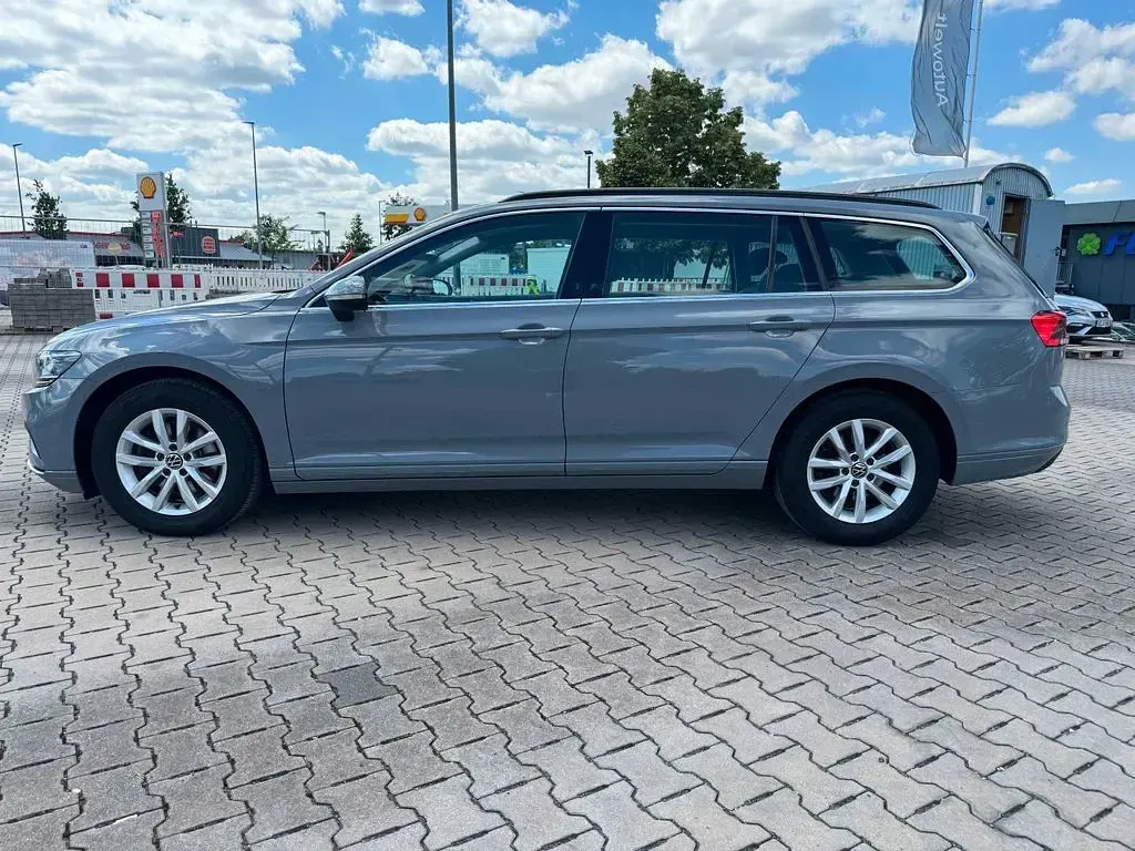 Gebraucht VW Passat Business 150 PS (110 kW) 2023 Mondsteingrau Kombi