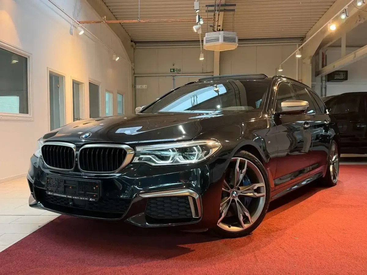 Gebraucht BMW 550 400 PS (294 kW) 2017 Black sapphire metallic Kombi
