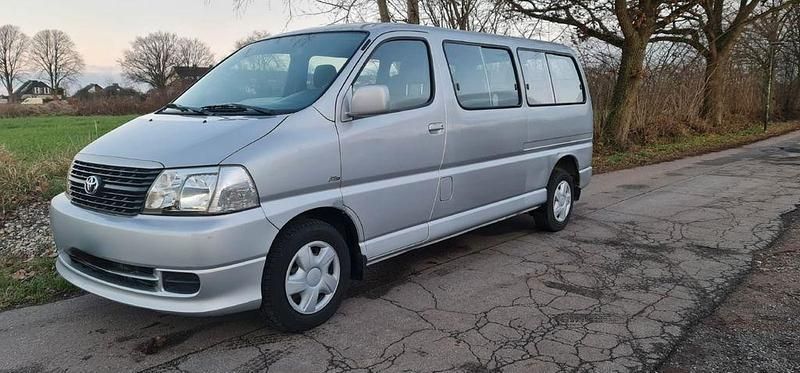 Silber Gebraucht 2008 Toyota HiAce Van / Kleinbus | 10.500 € - Bild 1/4