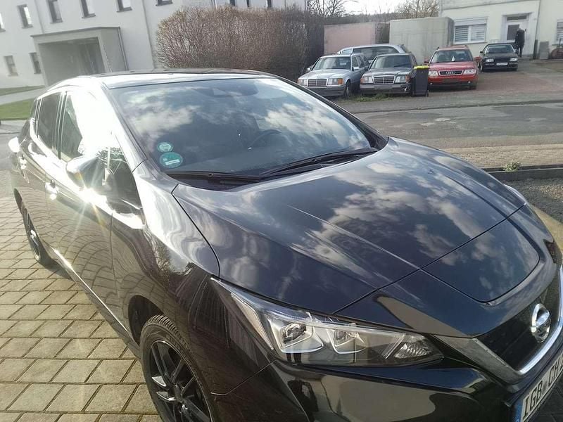 Schwarz Gebraucht 2020 Nissan Leaf Tekna Kleinwagen | 17.490 € (Fairer Preis) - Bild 1/4