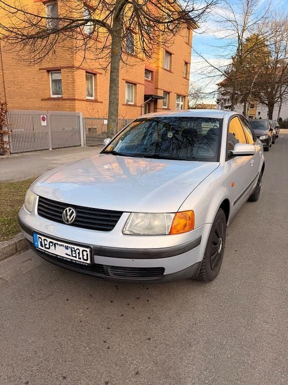 Gebraucht VW Passat 125 PS (91 kW) 1997 Silber Limousine