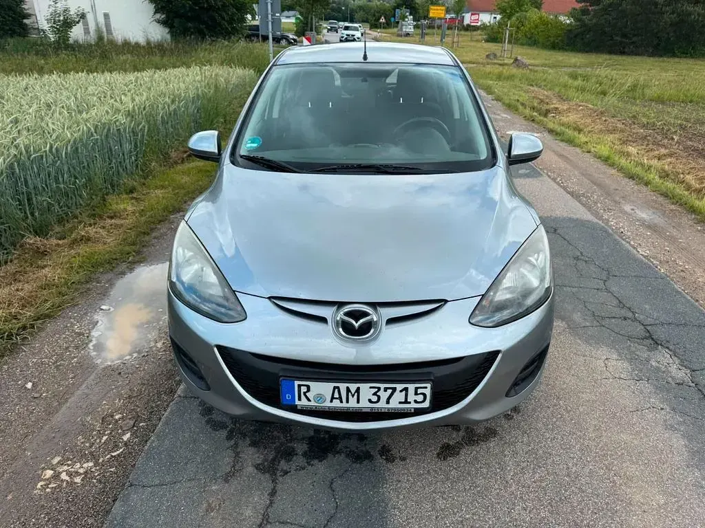 Gebraucht Mazda 2 95 PS (69 kW) 2012 Silber Kleinwagen