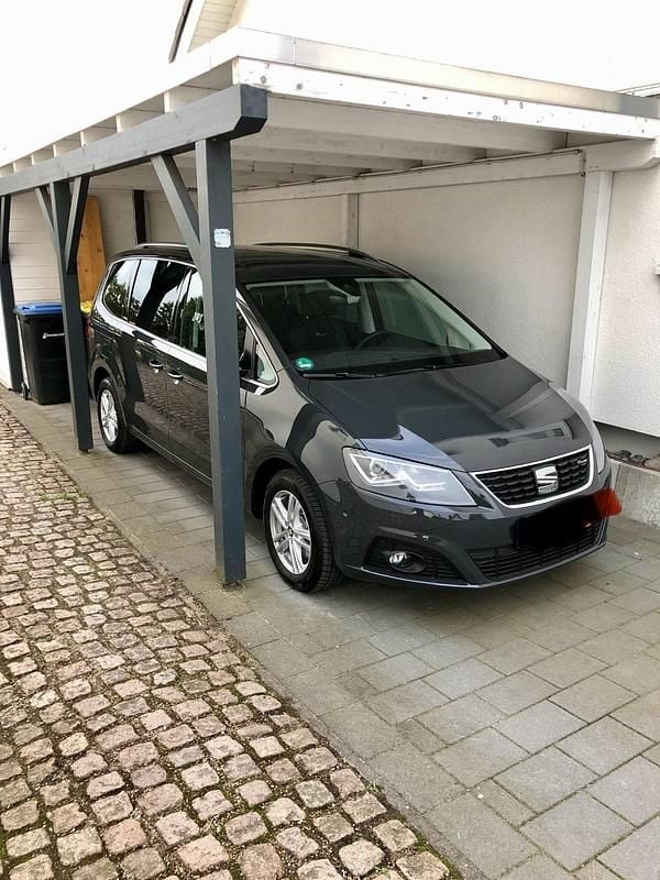 Grau Gebraucht 2021 Seat Alhambra FR-Line Van / Kleinbus | 35.498 € (Teuer) - Bild 1/4