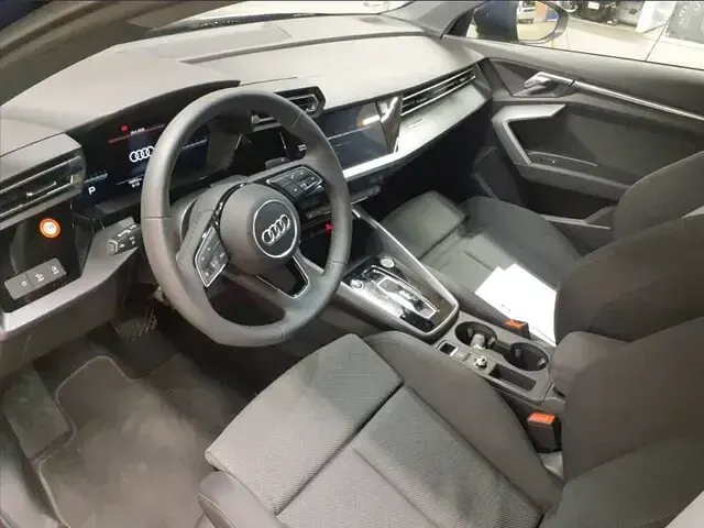 Gebraucht Audi A3 Ambiente 150 PS (110 kW) 2026 Navarrablau metallic