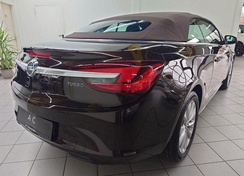 Gebraucht Opel Cascada Innovation 170 PS (125 kW) 2015 Mahagonibraun/darkmahagony Cabrio