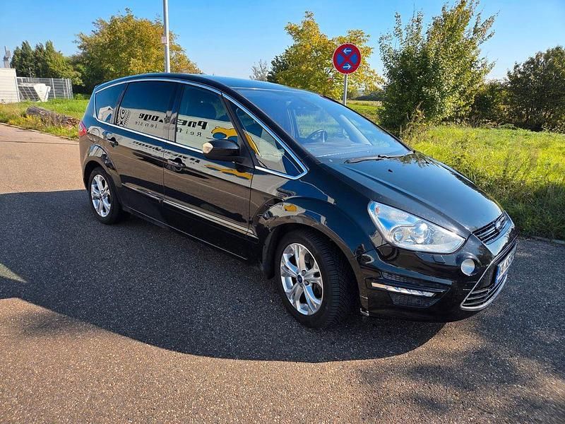 Schwarz Gebraucht 2011 Ford S-MAX Titanium Van / Kleinbus | 9.250 € (Teuer) - Bild 1/4