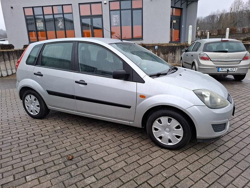 Gebraucht Ford Fiesta 69 PS (50 kW) 2007 Silber Kleinwagen
