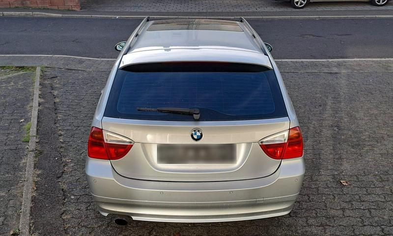 Gebraucht BMW 320 150 PS (110 kW) 2006 Grau Kombi