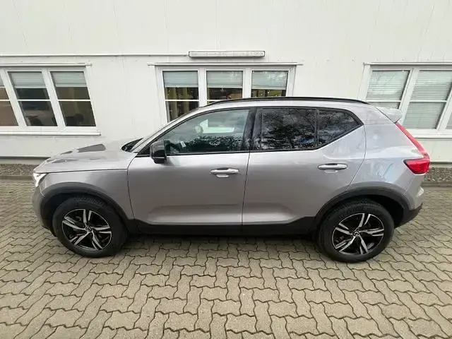 Gebraucht Volvo XC40 Plus 197 PS (144 kW) 2025 Silber SUV