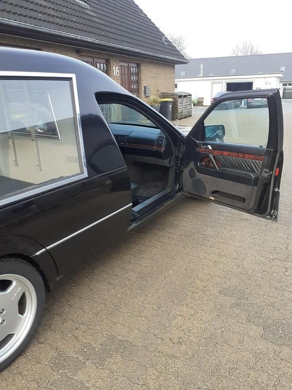 Schwarz Gebraucht 1993 Mercedes 500 Kombi | 9.500 € - Bild 1/4