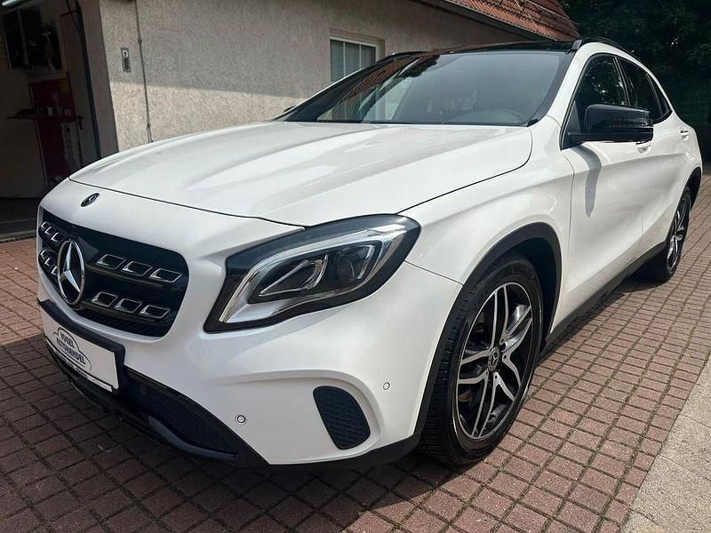 Weiß Gebraucht 2019 Mercedes GLA250 SUV | 24.980 € (Fairer Preis) - Bild 1/4