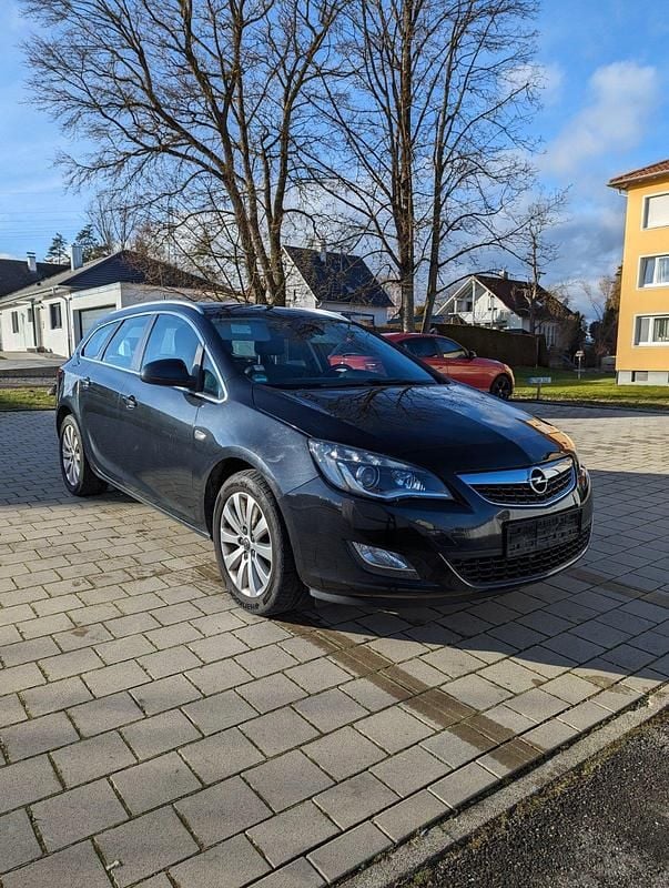 Schwarz Gebraucht 2012 Opel Astra Kombi | 3.900 € (Guter Preis) - Bild 1/4