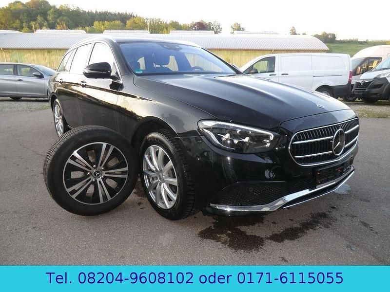 Schwarz Gebraucht 2023 Mercedes E220 Kombi | 33.900 € (Fairer Preis) - Bild 1/4