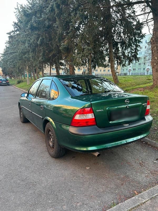 Gebraucht Opel Vectra 101 PS (74 kW) 1996 Grün Limousine